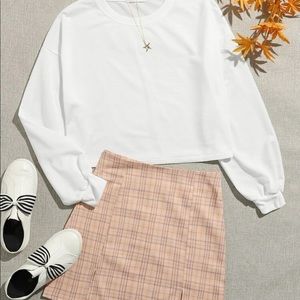 Beautiful pink skirt It’s too big for me I never used it’s new !